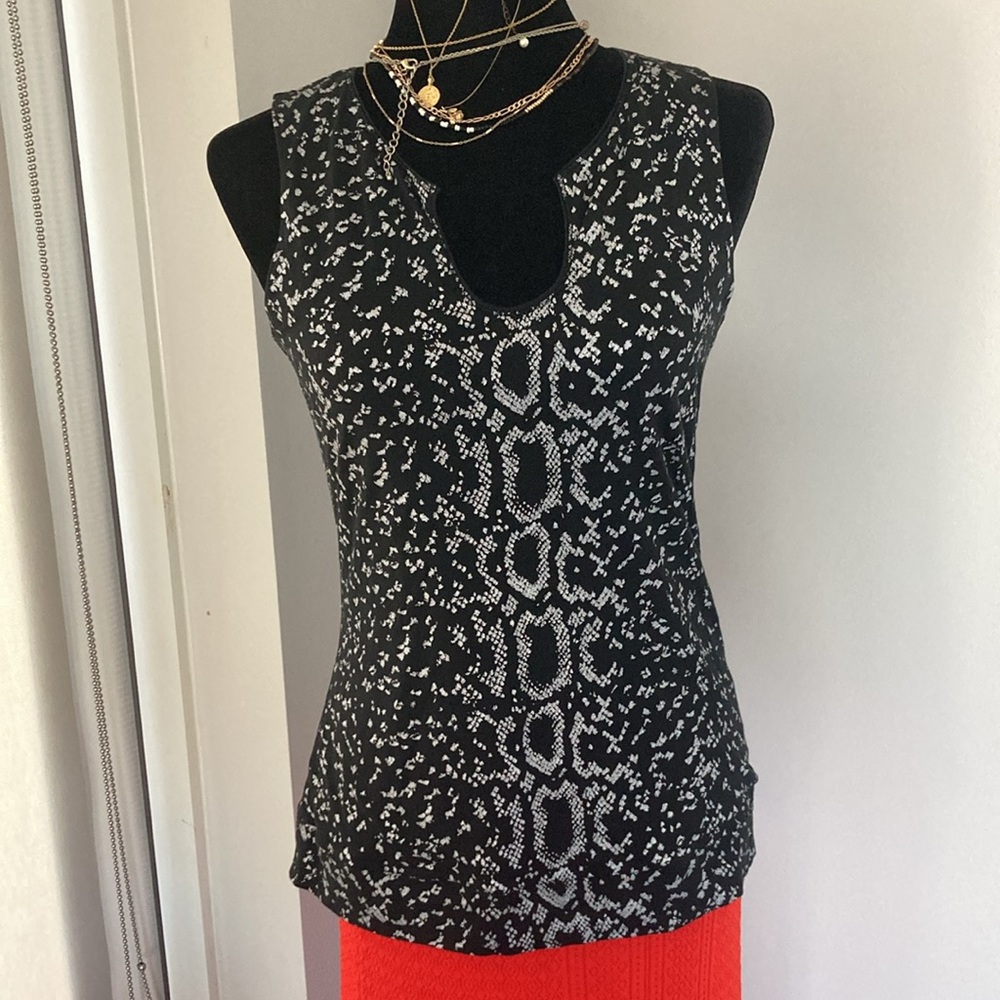 White House, black market animal print top